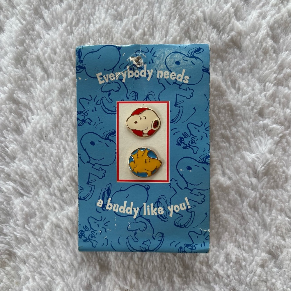 Vintage Collectible Peanuts Snoopy and Woodstock Pin Set